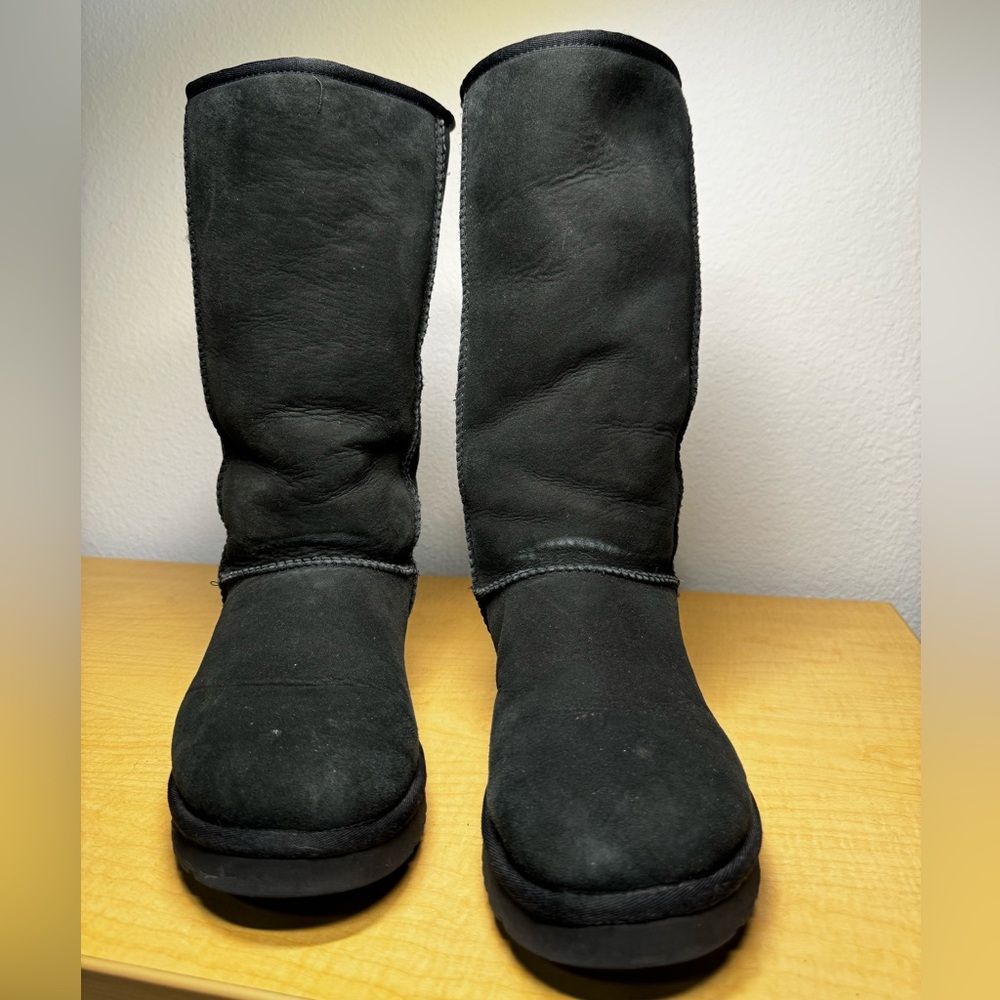 UGG Women’s Classic Tall II Black size 10